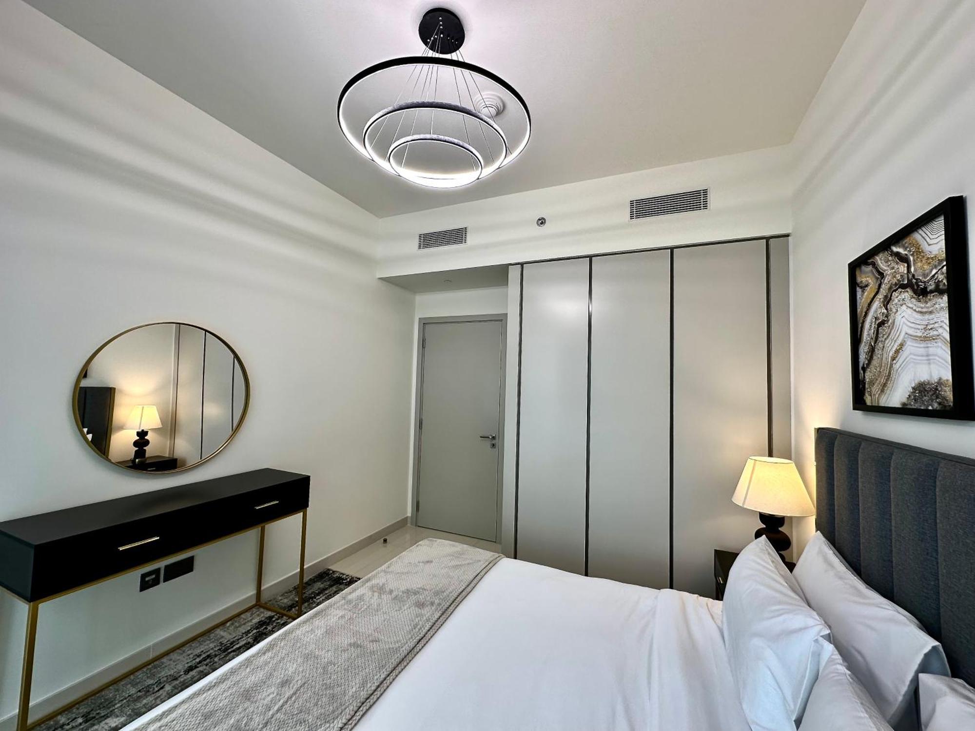 شقة Lux Bnb I Sun Rise Bay I Palm & Sea View دبي المظهر الخارجي الصورة